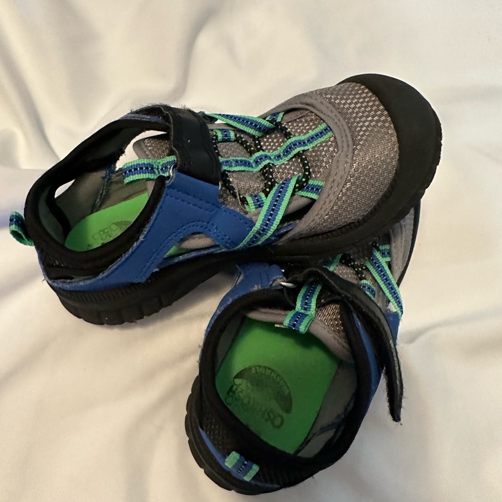 Oshkosh B’gosh sandals / water shoes